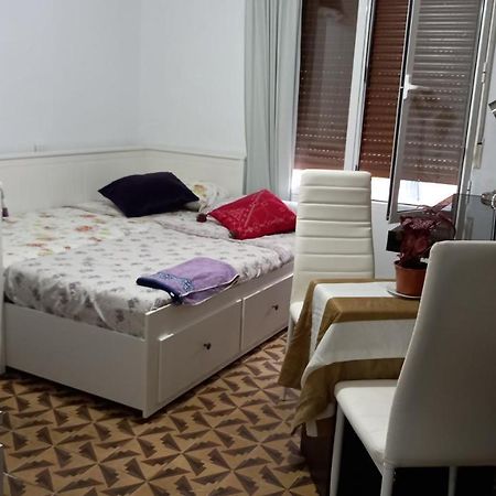 Las Golondrinas habitación en piso céntrico para una o dos personas Saragoça Exterior foto